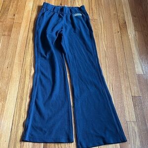 Adidas 90s style flare bottom activewear pant Large